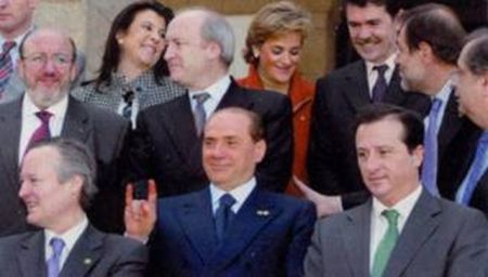 mini berlusconi corna 3